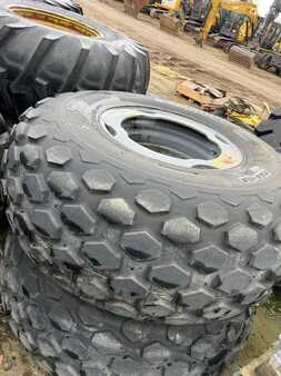 Ostatní 0 Hamm 2x 23.1-26 Reifen mit Felge / tyres with rims (5)