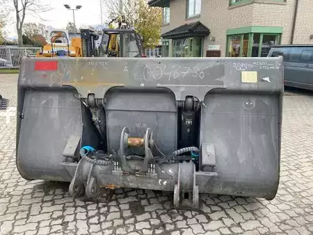 Přídavná zařízení 0 Volvo 2.75 m Hochkippschaufel Volvo festanbau 3.8 (2539) (1)