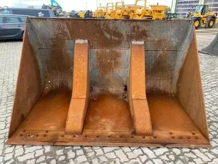 Přídavná zařízení 0 Volvo 2.75 m Hochkippschaufel Volvo festanbau 3.8 (2539) (8)