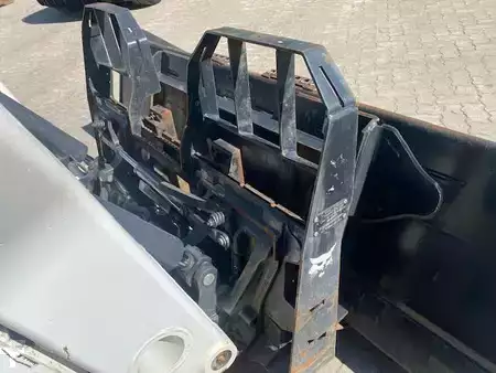 Kompaktní nakladače 2023 Bobcat T 76 Vollausstattung MIETE / RENTAL (12005887) (9)