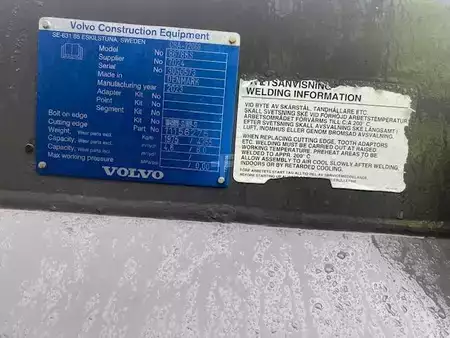 Kolové nakladače 2023 Volvo L 110 H (12005910) (10)