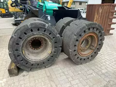 Sonstige 0 [div] sonstige Brawler Solid Flex 20.5R25 Vollgummireife (1)