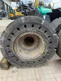 Sonstige 0 [div] sonstige Brawler Solid Flex 20.5R25 Vollgummireife (2)