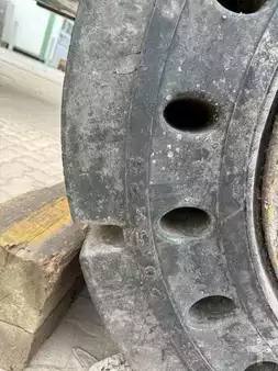 Sonstige 0 [div] sonstige Brawler Solid Flex 20.5R25 Vollgummireife (5)
