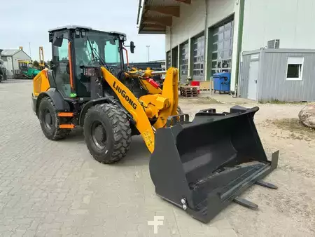 Kolové nakladače 2025 LiuGong 820 T Volvo SW, A/C, BSS, Waage, 40 km/h, MIETE (8)