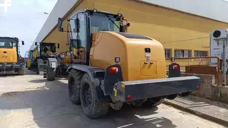 Graders 2025 Case 836 D AWD MIETE / RENTAL (2)