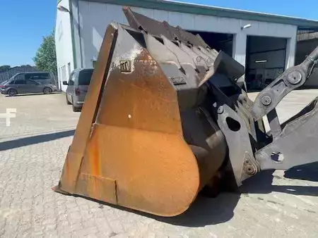 Kolové nakladače 2022 Volvo L 180 H LongBoom (12005877) (10)