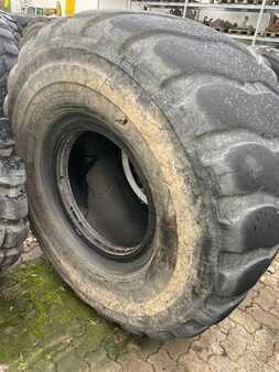 Ostatní 0 Bridgestone (406) 750/65R25 ** Reifen / tyre (1)