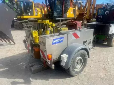 Wiertnice obrotowe 1990 Norton BS 16 Kernbohrwagen mit 200 mm Bohrkrone (2)