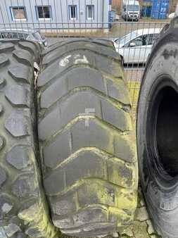 Sonstige 0 Dunlop (62) 17.5R25 Reifen / tyre (1)