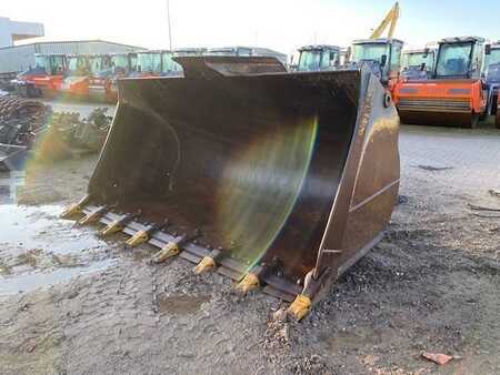 Chargeuse sur pneus 0 Liebherr (1884) L 586 Schaufel / bucket (5)