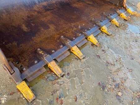 Chargeuse sur pneus 0 Liebherr (1884) L 586 Schaufel / bucket (7)