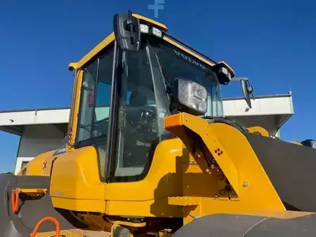 Kolové nakladače 2024 Volvo L 120 H  A/C, BSS, ZSA, 3. Kreis, SW, OptiShift (18)
