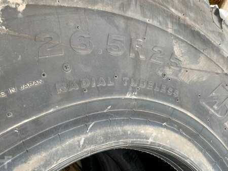 Ostatní 0 Bridgestone (444+445) 26.5R25 VJT L3 Reifen / tyres (4)
