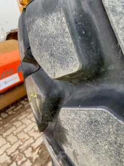 Ostatní 0 Bridgestone (444+445) 26.5R25 VJT L3 Reifen / tyres (5)