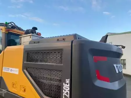 Rupsgraafmachines 2019 Volvo EC 250 E NL MIETE / RENTAL (12001054) (13)