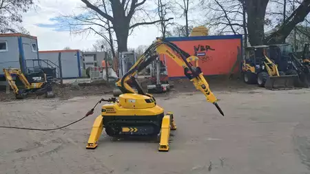Ostatní 2025 Brokk B110 (5)