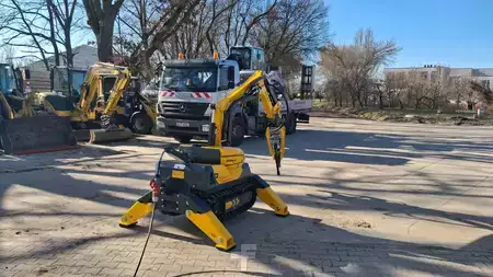 Autres 2026 Brokk B130+ (8)