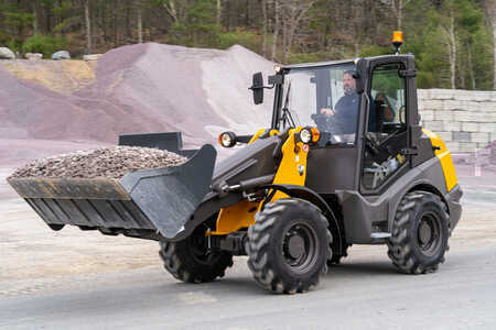 Kolové nakladače 2024 Mecalac AX850 (11)