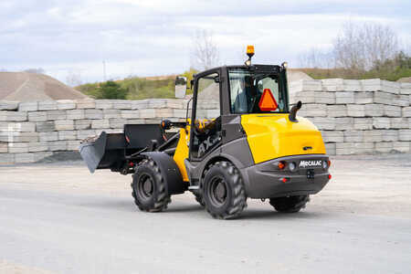 Kolové nakladače 2024 Mecalac AX850 (12)