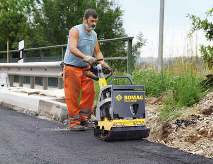 Compattatori a piastre 2022 BOMAG BPR25/40B (2)
