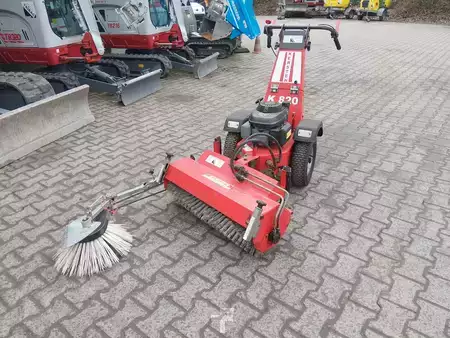 Autres 2011 Kersten K820Pro mit Kehrmaschine und Seitenbesen (2)