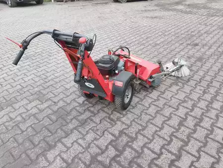 Autres 2011 Kersten K820Pro mit Kehrmaschine und Seitenbesen (4)