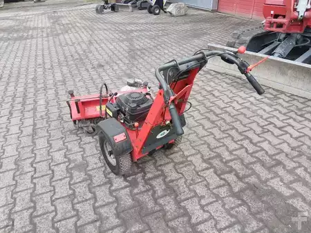 Autres 2011 Kersten K820Pro mit Kehrmaschine und Seitenbesen (5)