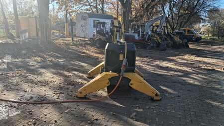 Ostatní 2020 Brokk B200 (9)