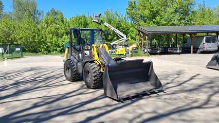 Kolové nakladače 2025 Mecalac AX850 (9)