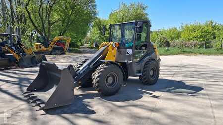 Kolové nakladače 2025 Mecalac AX850 (10)