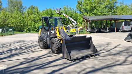 Kolové nakladače 2024 Mecalac AX850 (10)