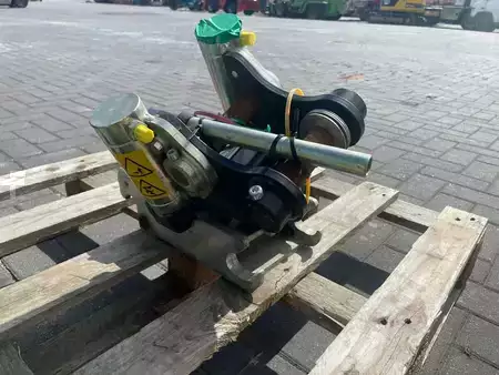 Attachments 2020 Steelwrist TMX S30 -180HA | TILT QUICKCOUPLER | TILTING COUPL (5)