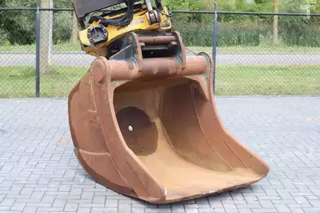 Korečková rýpadla 2017 Caterpillar 323 FL | 3D GPS | ROTOTILT | RIPPER | 3X BUCKET (9)