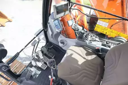 Escavadora de rastos 2018 Hitachi ZX300 LC-6 | TOOTH BUCKET | QUICK COUPLER (15)