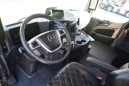 Övrigt 2020 Mercedes-Benz Actros 2553 | 6X2 | RETARDER | 1M FLOOR HEIGHT | E (18)