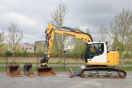 Liebherr R914 COMPACT S | ROTOTILT | 3X BUCKET | DOZERBLADE