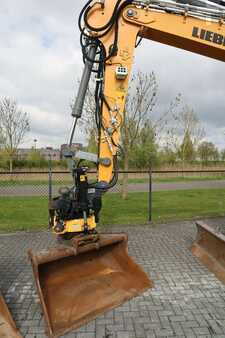 Liebherr R914 COMPACT S | ROTOTILT | 3X BUCKET | DOZERBLADE