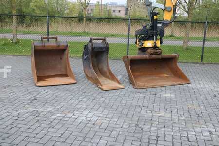 Liebherr R914 COMPACT S | ROTOTILT | 3X BUCKET | DOZERBLADE
