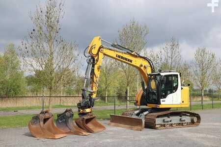 Liebherr R914 COMPACT S | ROTOTILT | 3X BUCKET | DOZERBLADE