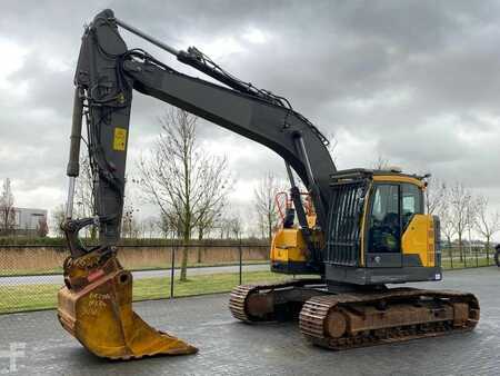 Escavadora de rastos 2016 Volvo ECR 235 EL | OILQUICK | BUCKET | AIRCO (2)