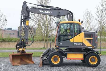 Pelle sur pneus 2017 Volvo EWR 150 E | ROTOTILT | BUCKET | TRAILER HYDR (1)