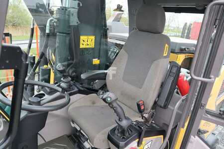 Pelle sur pneus 2017 Volvo EWR 150 E | ROTOTILT | BUCKET | TRAILER HYDR (16)
