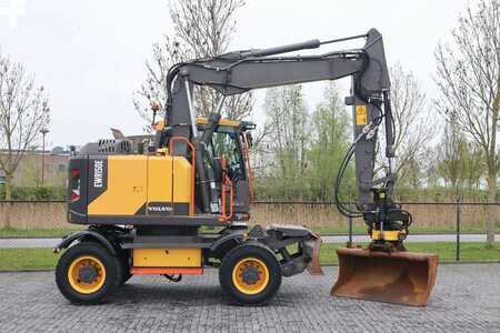 Pelle sur pneus 2017 Volvo EWR 150 E | ROTOTILT | BUCKET | TRAILER HYDR (4)