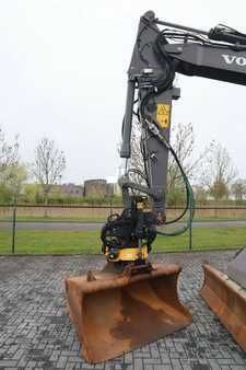Pelle sur pneus 2017 Volvo EWR 150 E | ROTOTILT | BUCKET | TRAILER HYDR (7)
