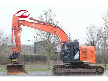 Pelles sur chenilles 2018 Hitachi ZX225 US LC-6 | ROTOTILT | BUCKET | GOOD CONDITION (1)