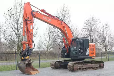 Pelles sur chenilles 2018 Hitachi ZX225 US LC-6 | ROTOTILT | BUCKET | GOOD CONDITION (2)