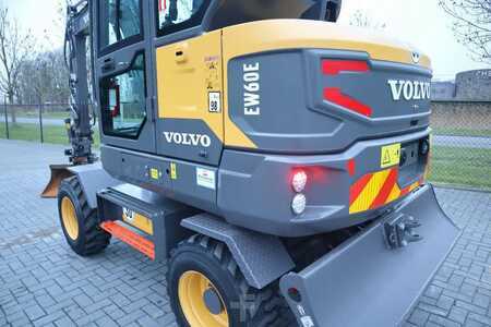 Mini-koparki 2022 Volvo EW 60 E | DEMO | 30 KM/H | ROTOTILT + GRIPPER | BU (7)