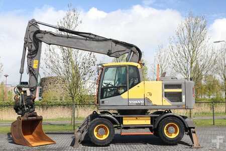 Escavadora de rodas 2018 Volvo EW 220 E | TILTROTATOR | BUCKET | 2-PIECE | BSS (1)