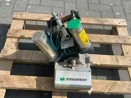 Přídavná zařízení 2020 Steelwrist TMX S30 -180HA | TILT QUICKCOUPLER | TILTING COUPL (4)